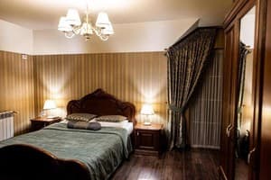 Готелі . Готель Люкс двомісний з балконом. 