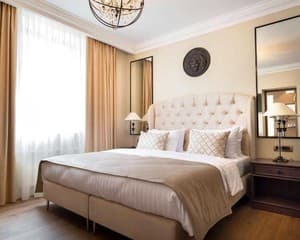 Hotels . Hotel Apartament Double Executive rooms with king-size beds and city views. 