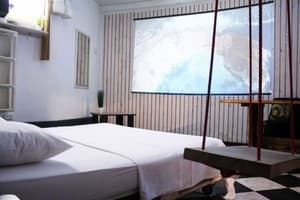 Mamba Hotel. Номер №2 Сімейний номер з кінотеатром і гойдалкою – в укритті