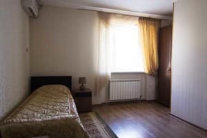 Готелі . Готель Стандарт двомісний Twin №1 (1 поверх). 