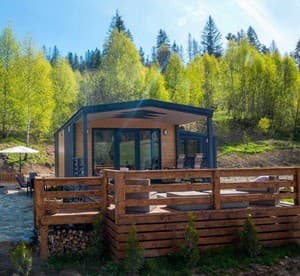 Готелі . Готель Котедж 4-місний Дерев`яний будинок. 