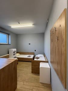 Готелі . Готель Місце у загальному тримісному номері . 