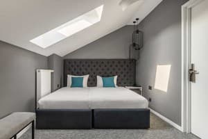 City Inn Smart Hotel Lviv. Номер Стандарт двомісний з великим ліжком мансардний зі сніданком