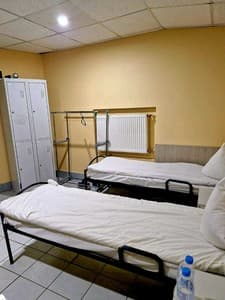 Отели . Гостиница Место в мужском 5-местном номере . 