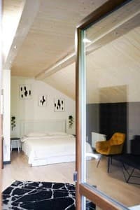 Готелі . Готель Напівлюкс двомісний з балконом № 404. 