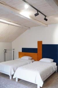 Готелі . Готель Напівлюкс двомісний з роздільними ліжками або з одним двоспальним № 402. 