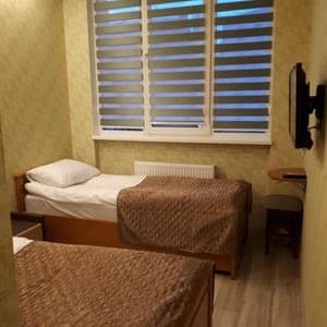 Готелі . Готель Стандарт двомісний з роздільними ліжками. 