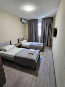 Готелі . Готель Стандарт двомісний з роздільними ліжками. 