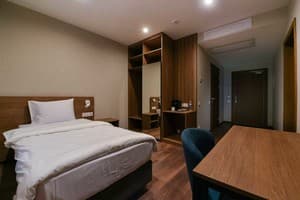 Готелі . Готель Стандарт одномісний для осіб з обмеженими фізичними можливостями. 