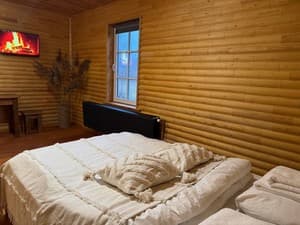 Готелі . Готель Люкс двомісний #4 тимчасово двом. 