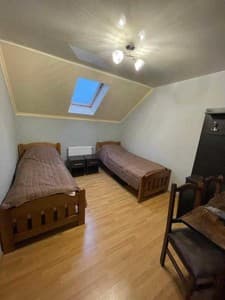 Готелі . Готель Економ двомісний з роздільними ліжками. 