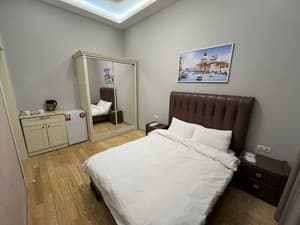 Готелі . Готель Покращений 4-місний з двома кімнатами. 