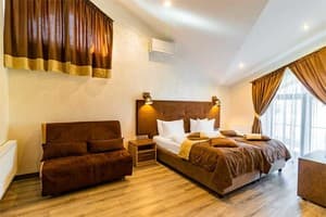 Готелі . Готель Апартаменти 6-місний 1.2 Другий поверх. 