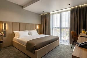 Отели . Гостиница Улучшенный двухместный с двуспальной кроватью. 