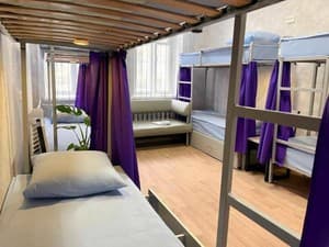 Готелі . Готель Місце у жіночому 8-місному номері . 