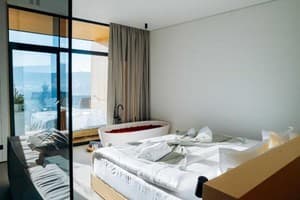 Отели . Гостиница Апартаменты двухместный Infinity Bath Luxury №103. 