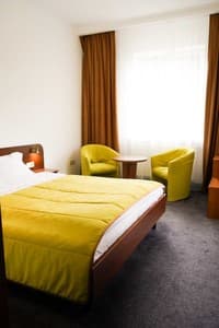 Готелі . Готель Напівлюкс 4-місний з балконом. 