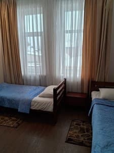 Готелі . Готель Стандарт двомісний з роздільними ліжками. 