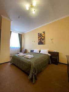 Отели . Гостиница Стандарт двухместный с двуспальной кроватью. 