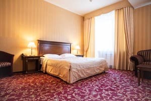 Готелі . Готель Напівлюкс двомісний . 