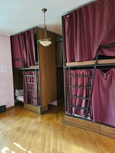 Отели . Гостиница Место в общем 5-местном номере Капсула. 