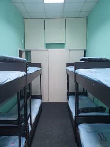 Готелі . Готель Місце у чоловічому 12-місному номері . 