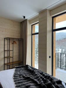 Отели . Гостиница Апартаменты 4-местный Двухкомнатные с видом на лес и горы. 