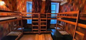 Готелі . Готель Місце у чоловічому 6-місному номері . 