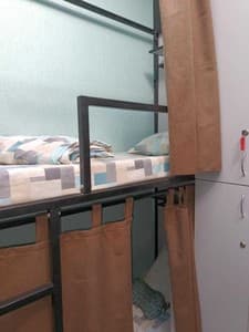 Готелі . Готель Місце у загальному 8-місному номері . 