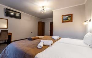 Готелі . Готель Стандарт 4-місний з балконом. 