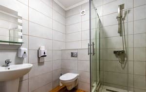 Готелі . Готель Делюкс двомісний з видом на гори. 