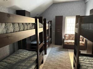 Готелі . Готель Місце у жіночому 6-місному номері . 