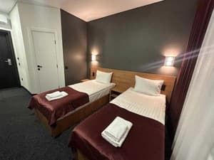 Готелі . Готель Стандарт двомісний з роздільними ліжками. 