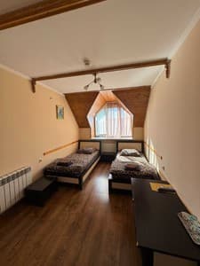 Готелі . Готель Економ двомісний з роздільними ліжками. 