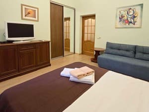 Отели . Гостиница Апартаменты трехместный Однокомнатная квартира, ул. Большая Житомирская, 4. 