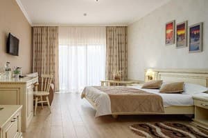 Отели . Гостиница Улучшенный двухместный Полулюкс с видом на горы (Корпус А). 