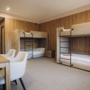 Отели . Гостиница Место в общем 6-местном номере . 