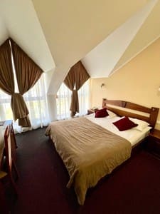 Готелі . Готель Стандарт двомісний (мансардний). 