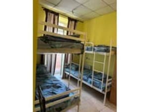 Отели . Гостиница Место в общем 6-местном номере нижнее. 