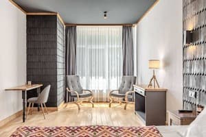 Отели . Гостиница Люкс 4-местный 1 этаж с выходом на парковку. 