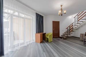 Hotels . Hotel 5-places Lyuks. 