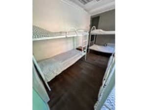 Отели . Гостиница Место в мужском 4-местном номере Room 2. 