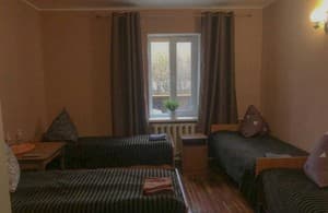 Готелі . Готель Місце у загальному 4-місному номері . 