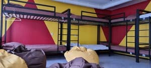 Готелі . Готель Місце у загальному 6-місному номері . 