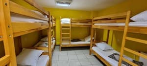 Готелі . Готель Місце у жіночому 8-місному номері . 