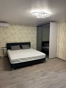 Daily rentals at 48 Platona Mayborody Street. Room Apartament Double 