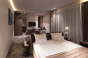 Hotels . Hotel Napivlyuks dvomisniy. 