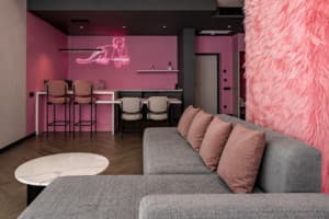 Готелі . Готель Люкс 4-місний Penthouse Collection:«Pink Panther». 