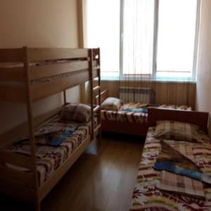 Готелі . Готель Місце у загальному 4-місному номері . 