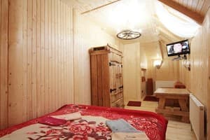 Отели . Гостиница Коттедж 4-местный Гуцульское  ретро 4+4. 